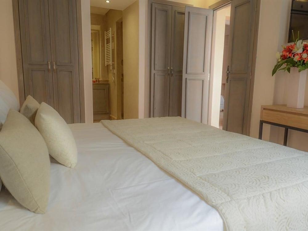 Frühstückspension Ayni 4*